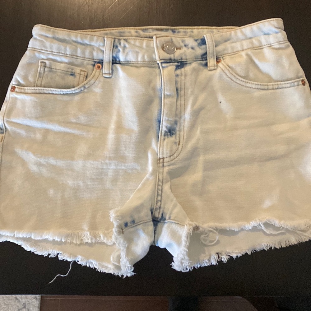 Highwaist light color denim cutoffs